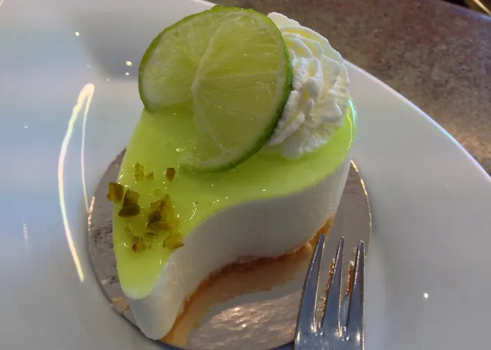 Cafe Konditorei Koeppel מלון בינגן אם ריין