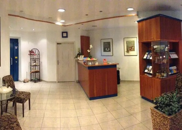 Cafe Konditorei Koeppel מלון